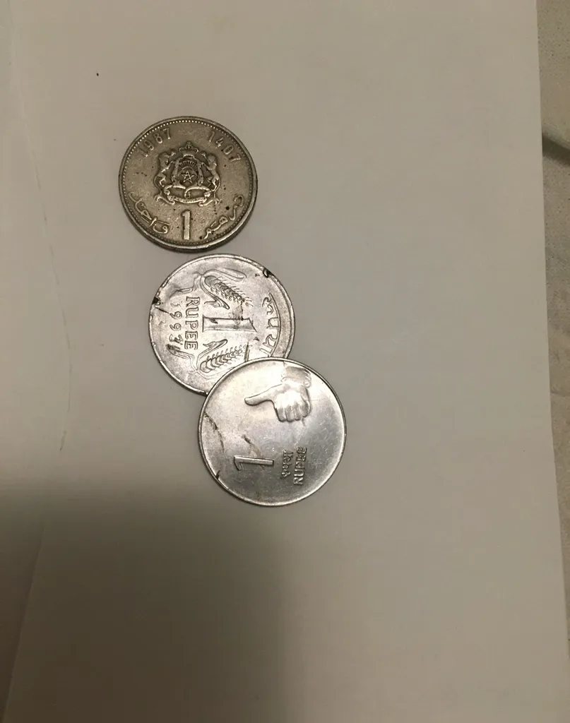 $3 Rupees photo 1