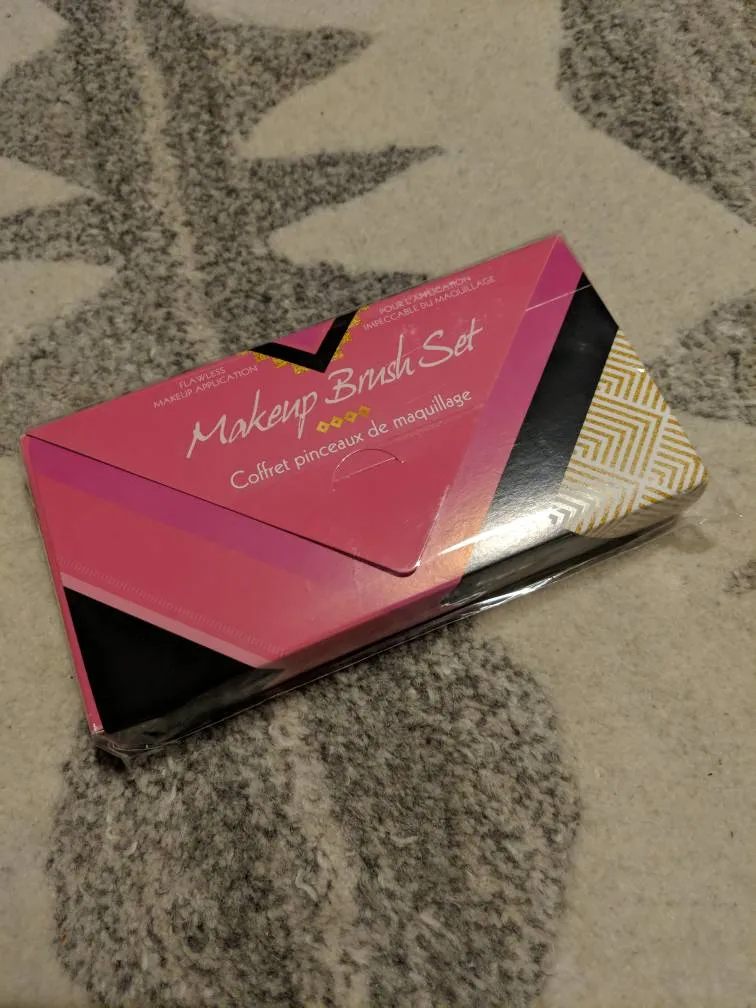 BNIB The Face Shop Makeup Brush Set photo 1