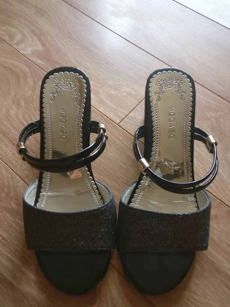 Women's Shoes Size 36/6.5 photo 1