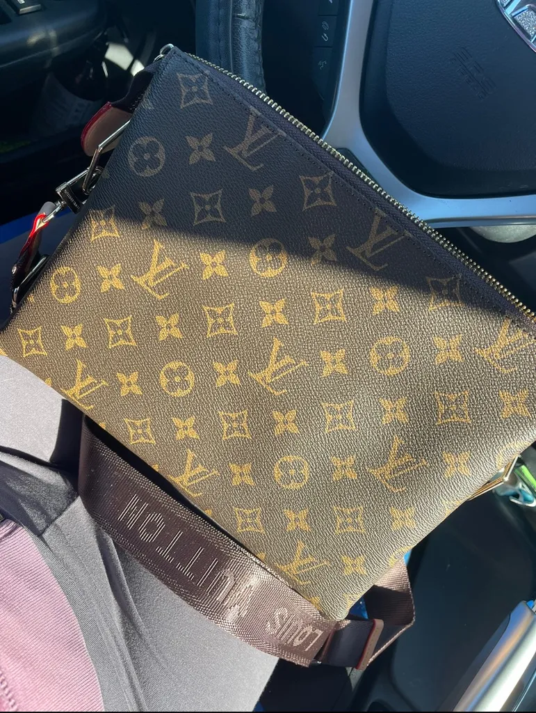 LV LOUIS VUITTON Monogram Messenger Bag /w strap photo 1