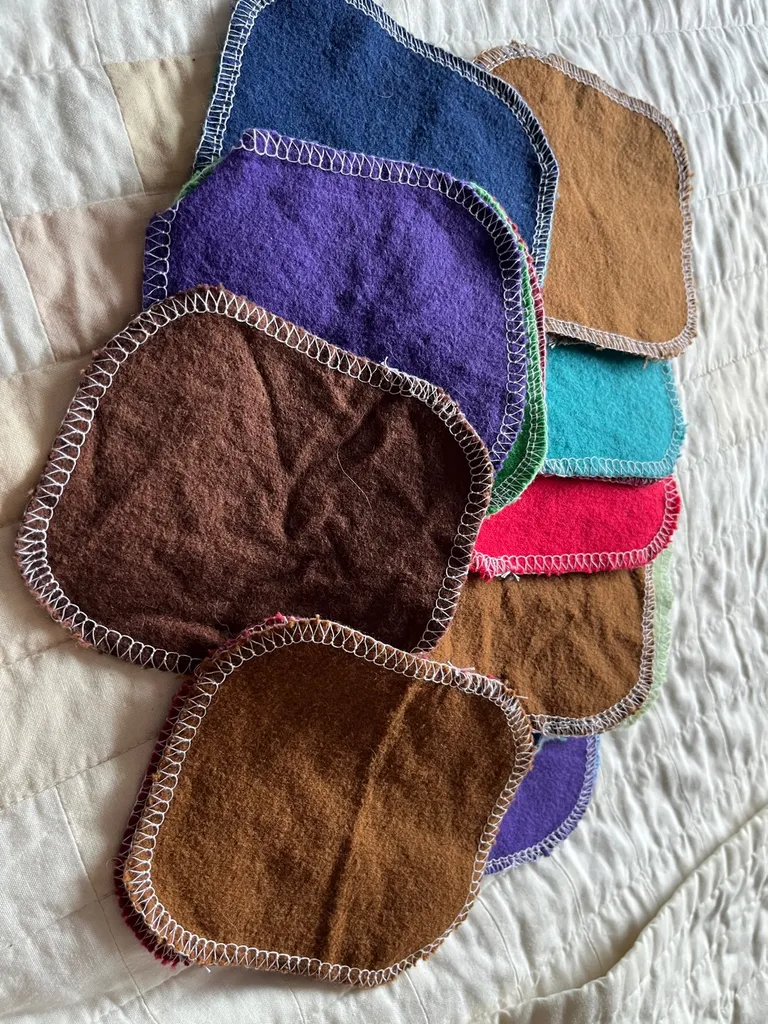 24 Reusable Makeup Remover Pads photo 1