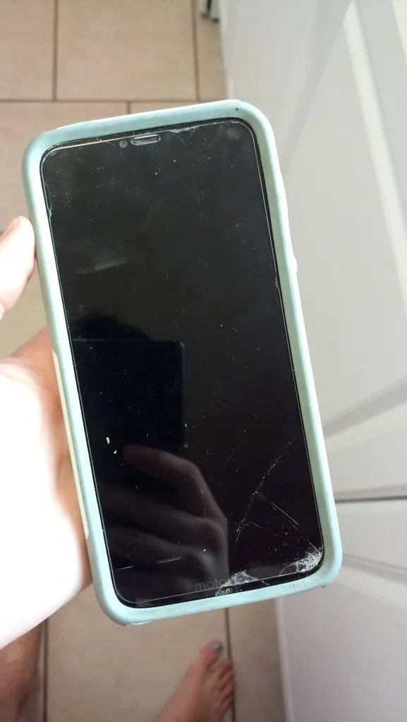 Free broken Motorola G7 Power and/or Otterbox Case (details B... photo 1