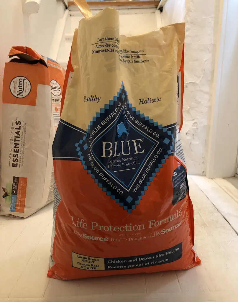Blue Buffalo Large Adult Breed Chicken And Brown Rice Dog Food photo 1