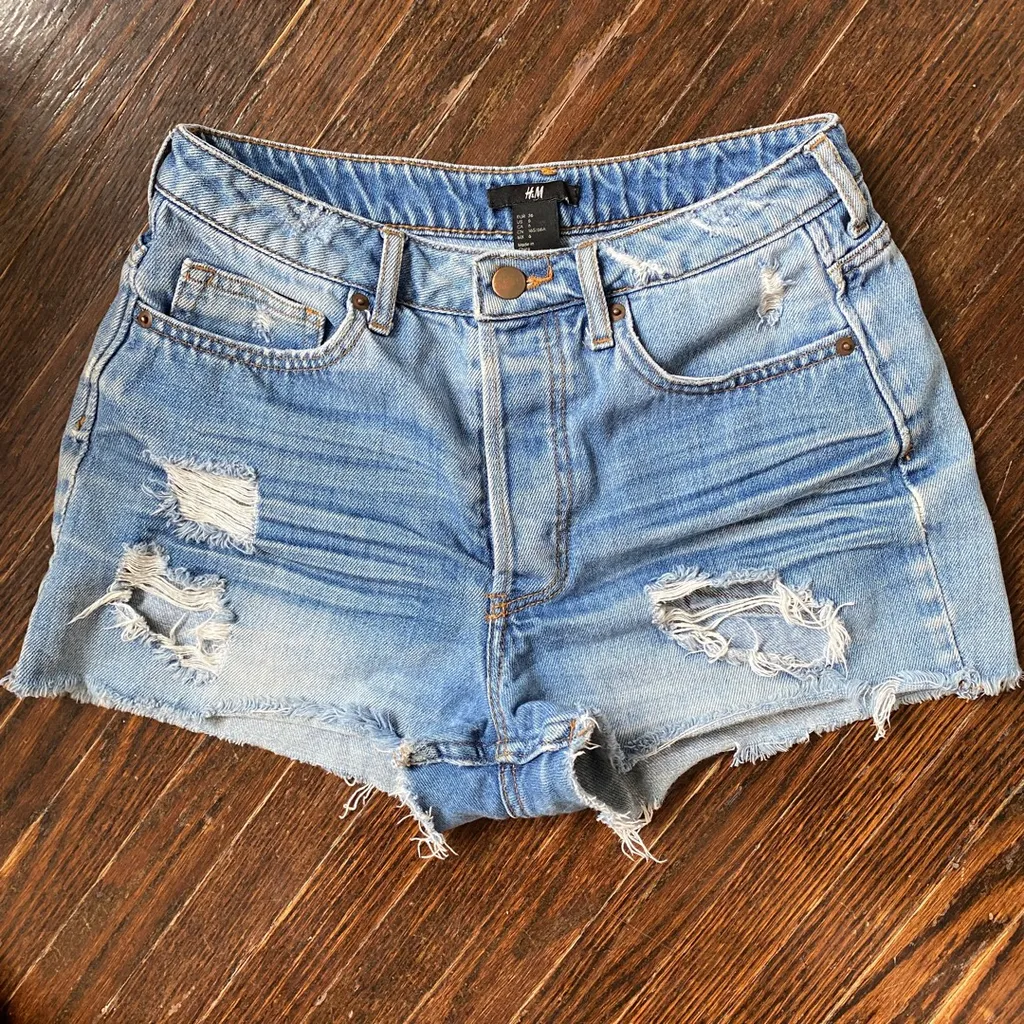 H&M Shorts photo 1