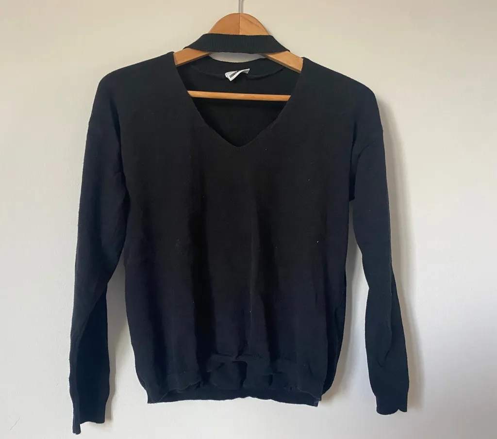 Noisy May Choker Top photo 1