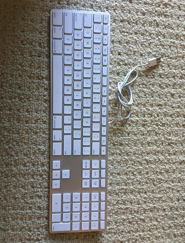 Apple Keyboard photo 1