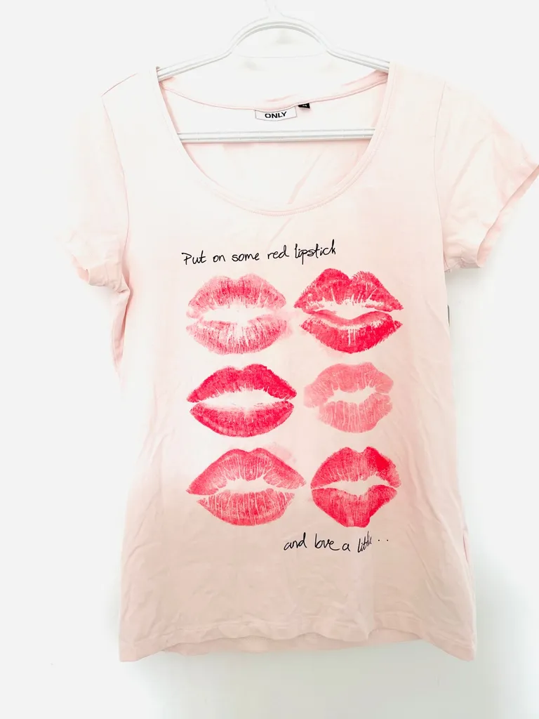 Women’s T-shirt photo 1