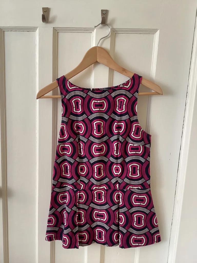 Club Monaco Top photo 1