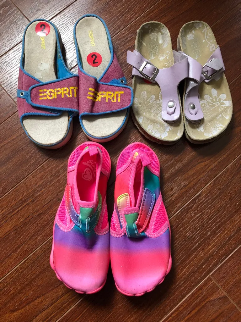 Girl’s Size 2-3 Summer Shoes photo 1