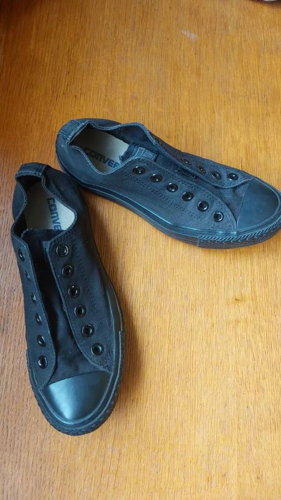 Converse Womens 6.5 photo 1