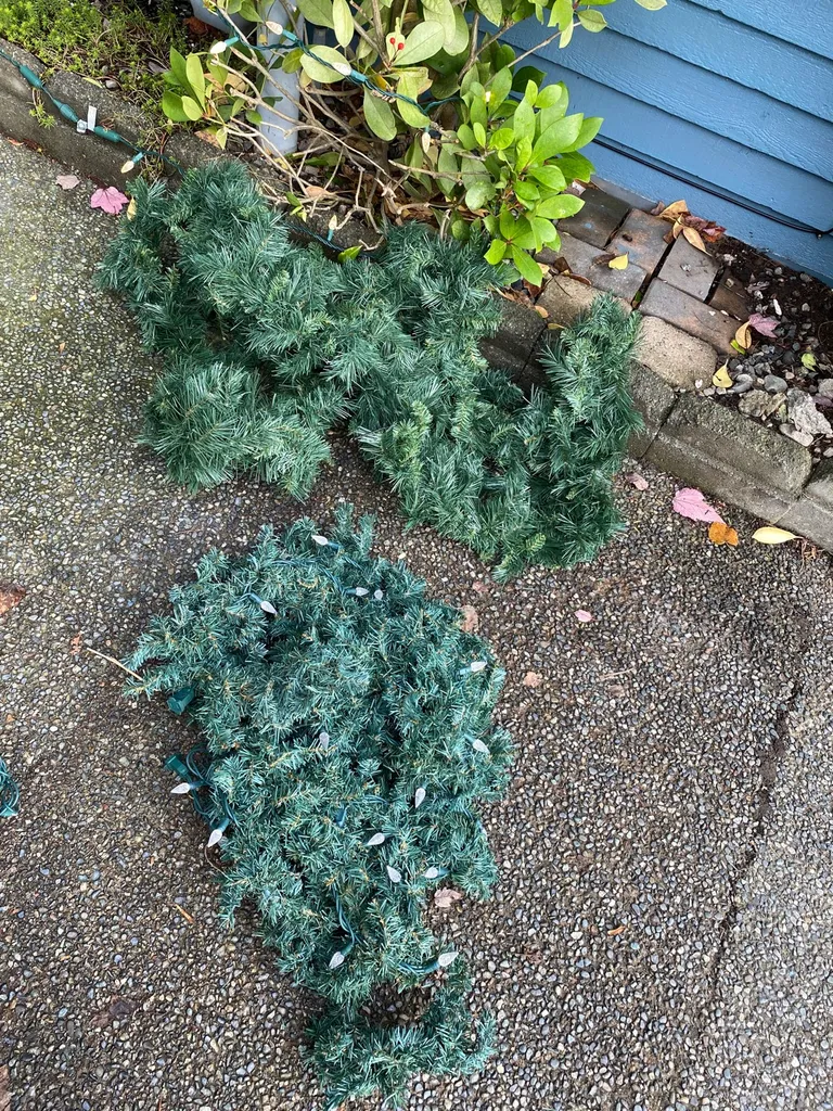 Assorted Garland photo 1