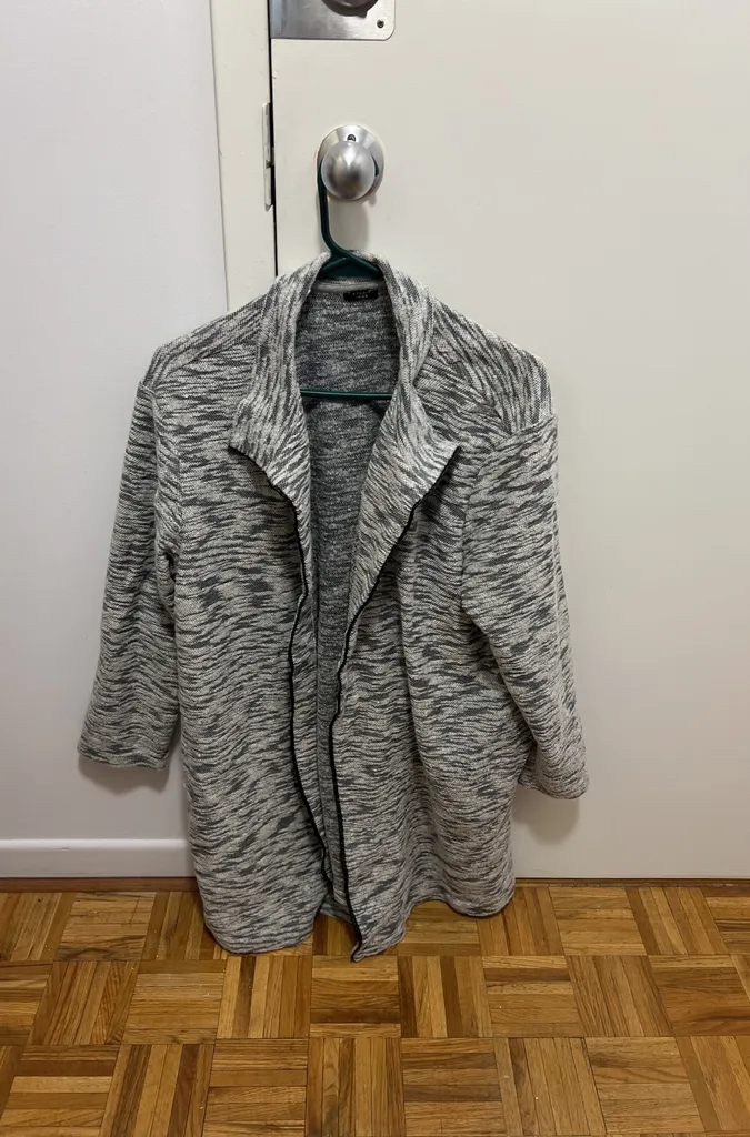 Cardigan Size L/XL. New photo 1