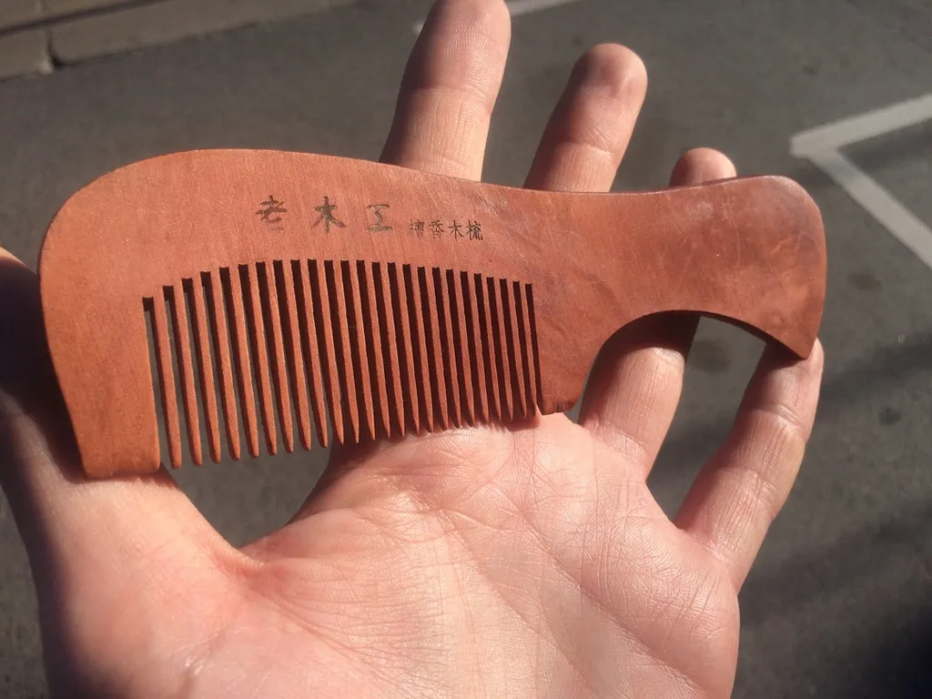 Japanese Wooden Hair Comb photo 1