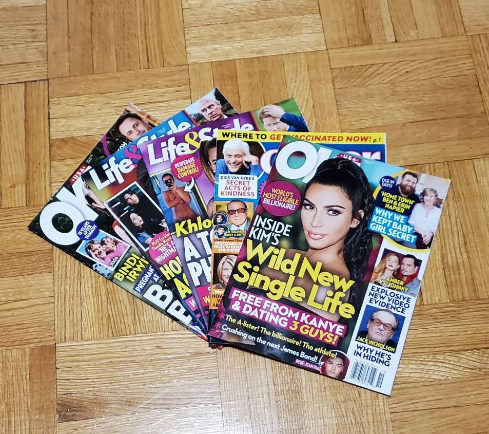 Life & Style Gossip Magazines photo 1