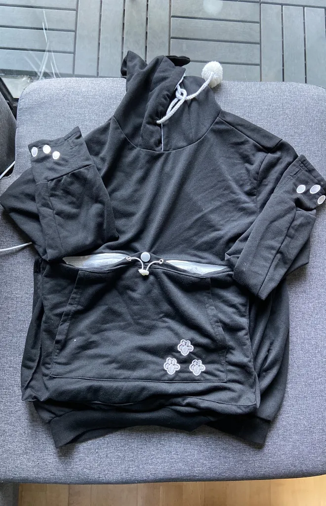 Sweater With Pouch For Your Cat photo 1