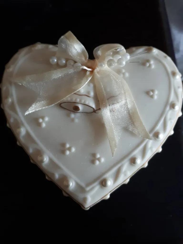 Heart shaped box photo 1