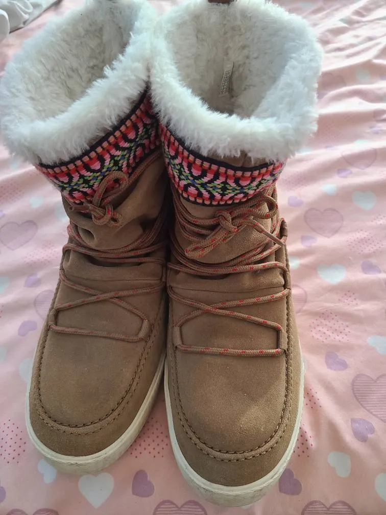 Almost New Pretty TOM‘S Boots photo 1