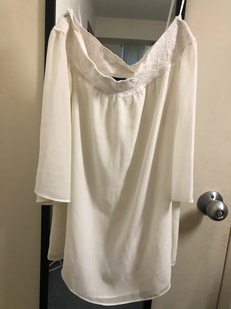 Le Chateau White Off-Shoulder Top (XXS) photo 1