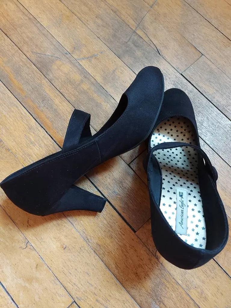 🆓️ Black Heels photo 1