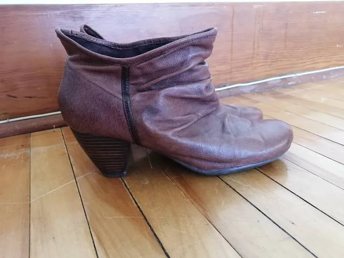 Free Heeled Boots photo 1