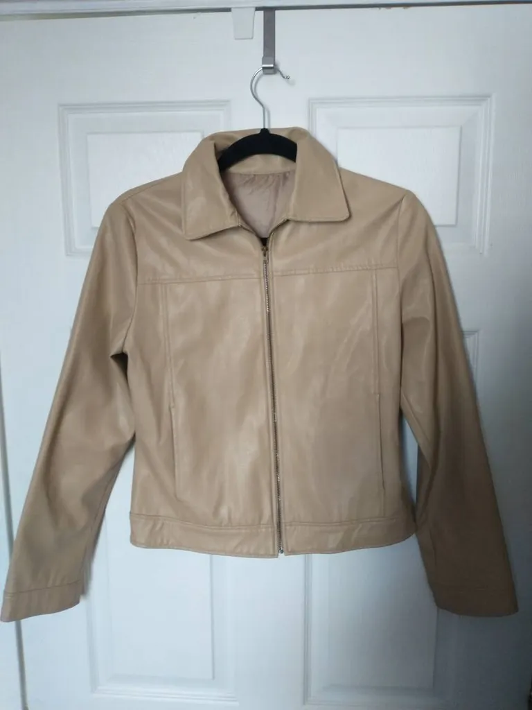 Beige jacket photo 1