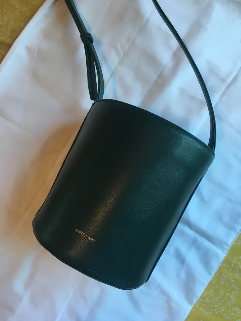 Mat & Nat Green Bucket Bag photo 1
