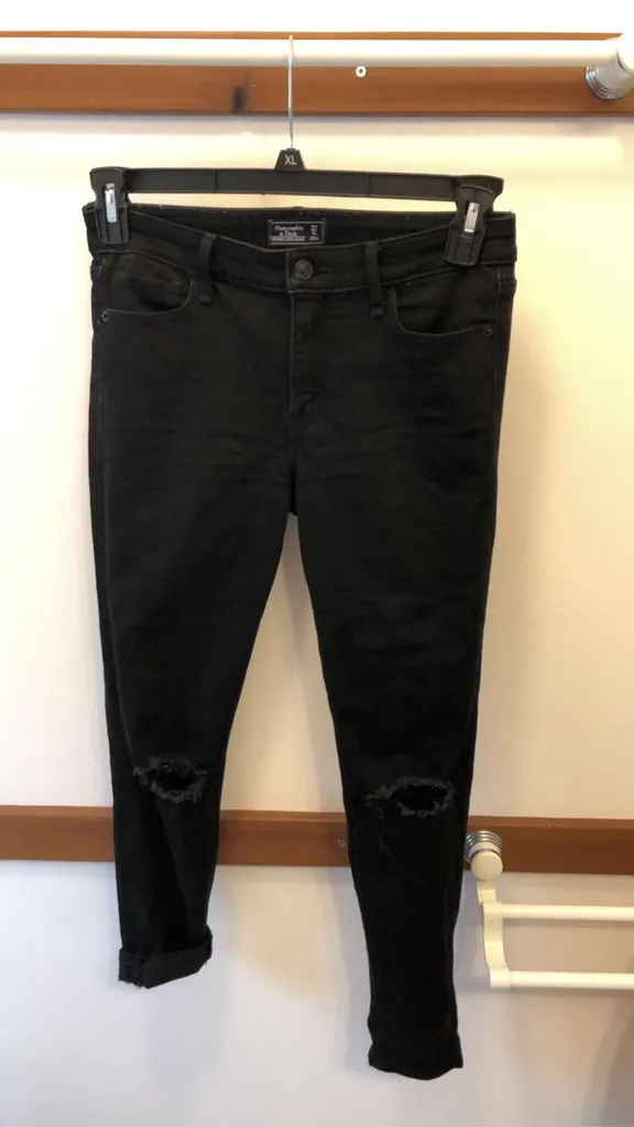 A&F Harper Super Skinny Ripped Size 27/4S photo 1