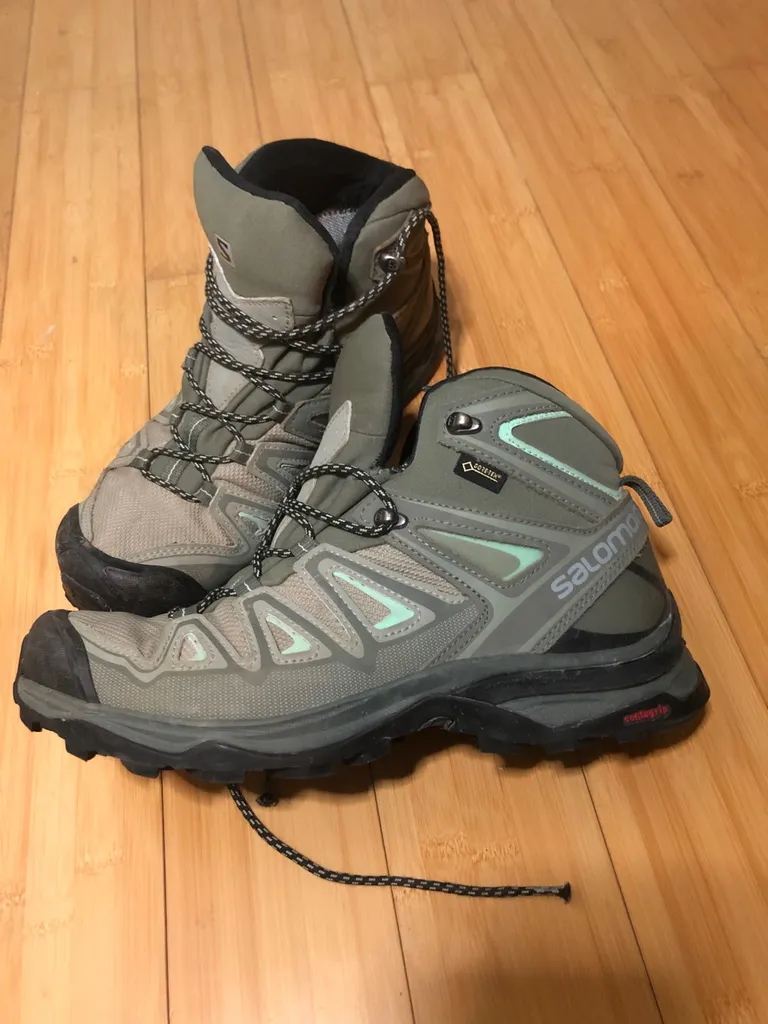 Salomon GORETex hiking boots photo 1