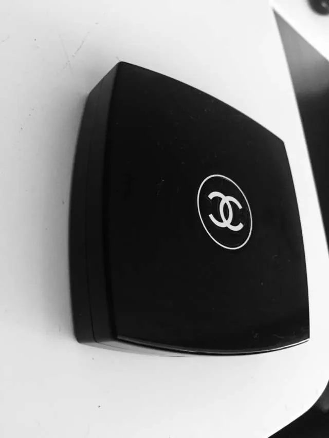 Chanel Powder Brush In Rose Glacier photo 1