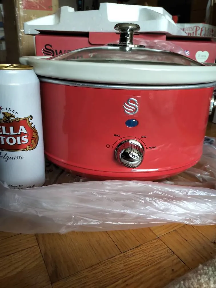 BNIB Retro Style Slow Cooker photo 1