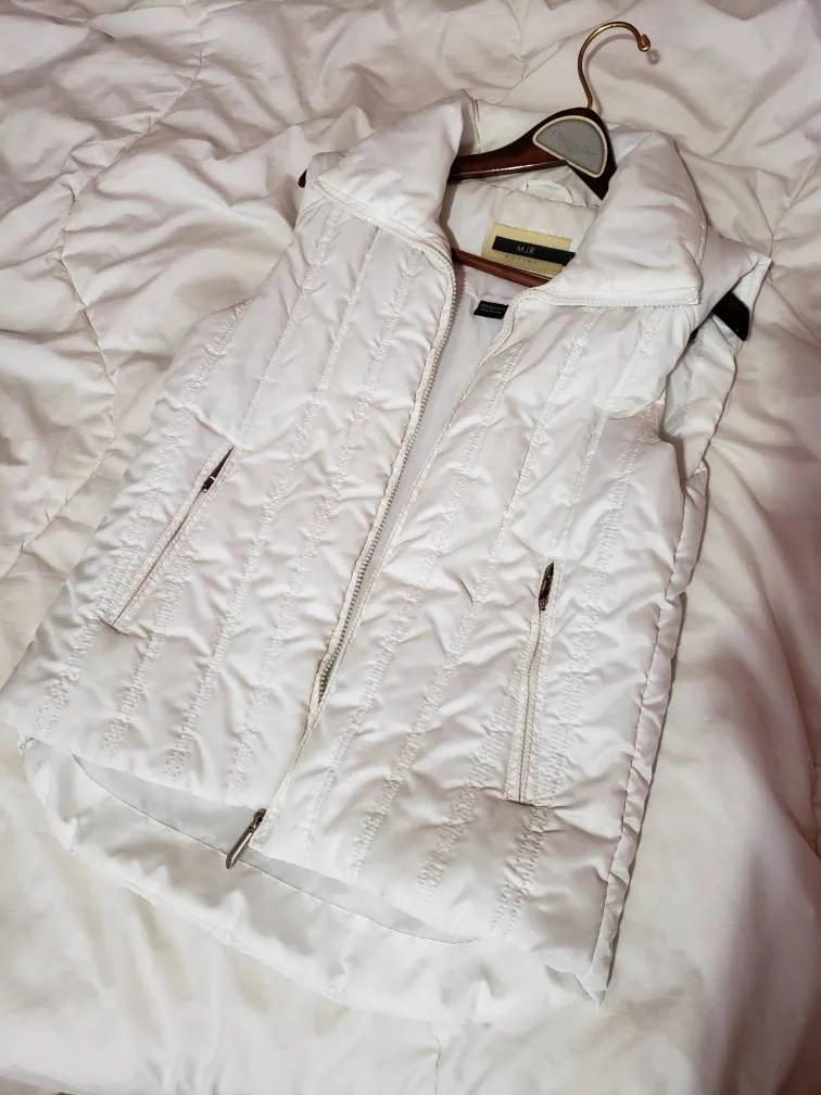Medium White Windbreaker Vest photo 1