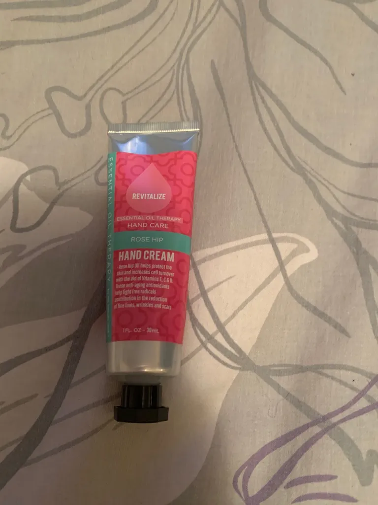 hands lotion photo 1