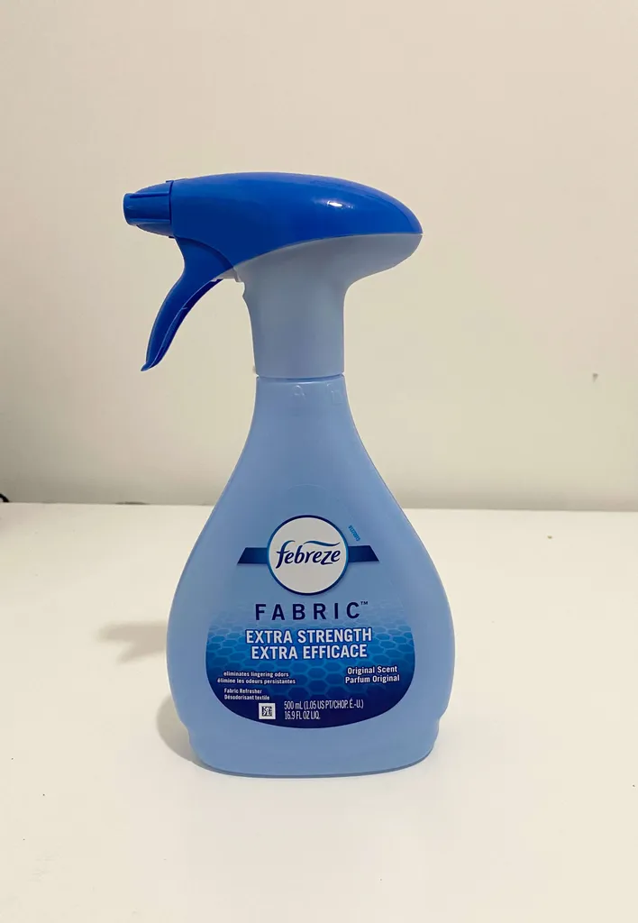 Febreze - Fabric Refresher Extra Strength photo 1