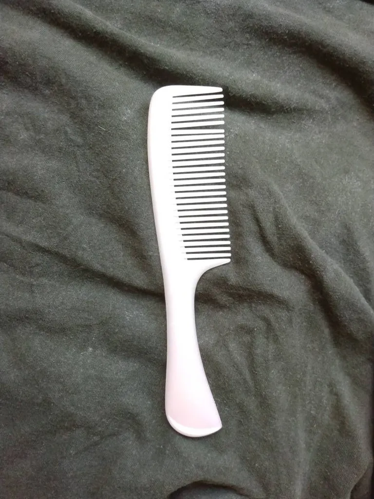 White Plastic Hair Comb photo 1