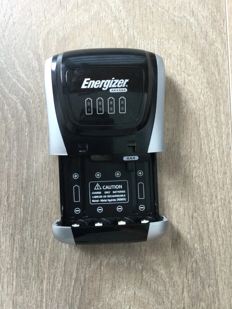 Compact Energizer Charger photo 1