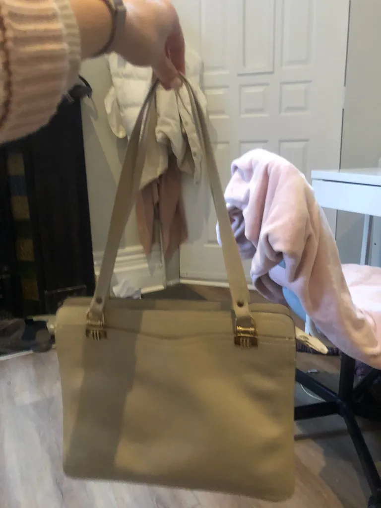 Beige Leather Purse photo 1