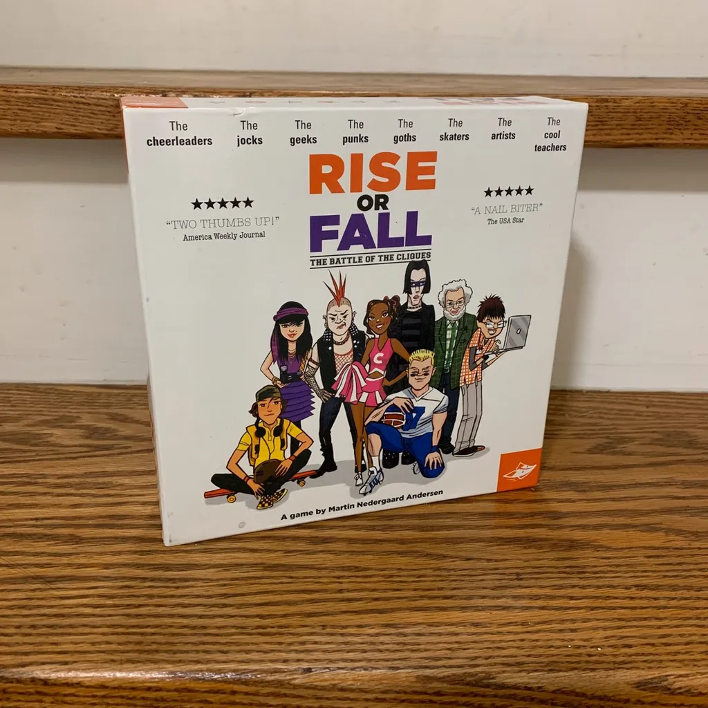 Rise or Fall Battle of the Cliques Board Game. photo 1