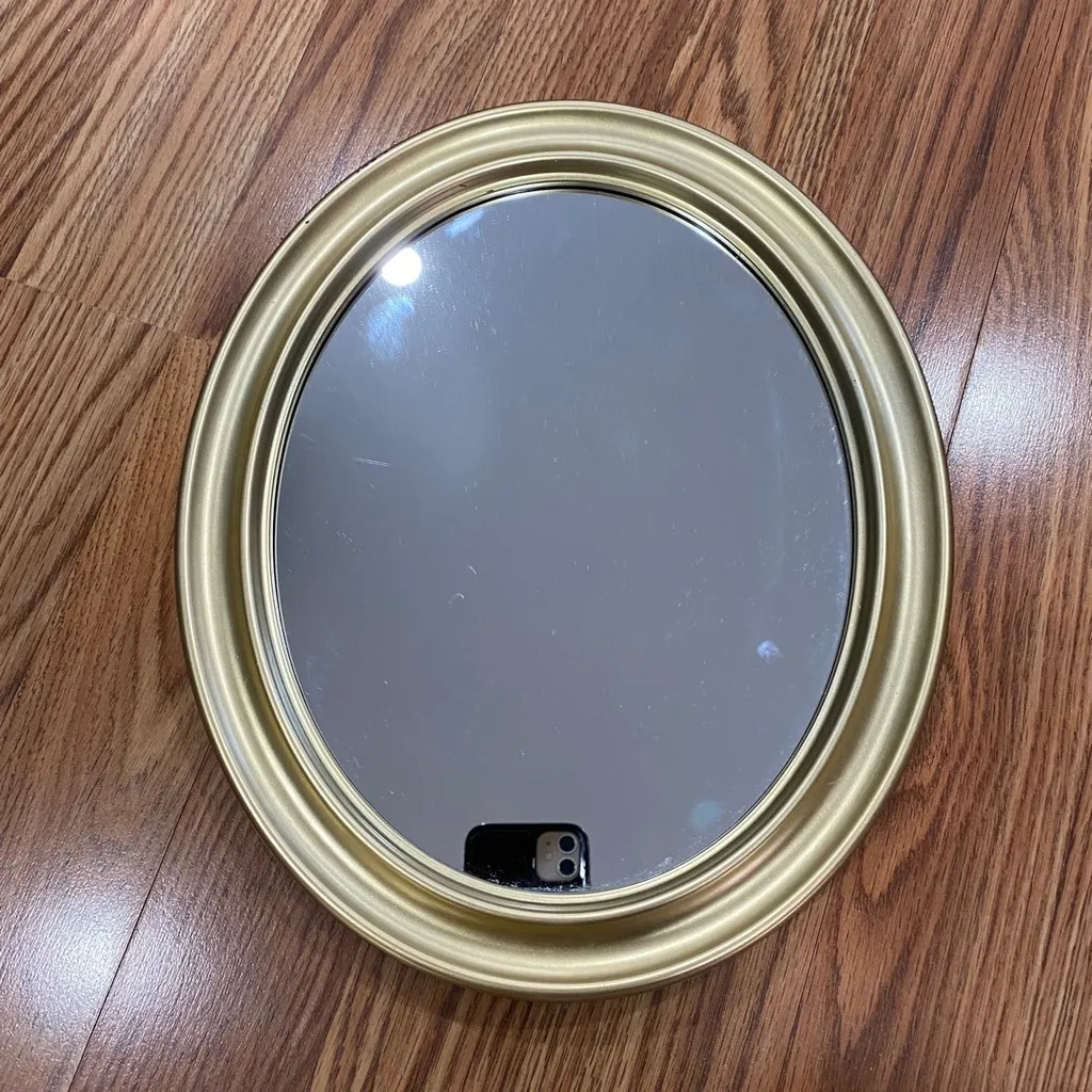 Oval Mirror photo 1