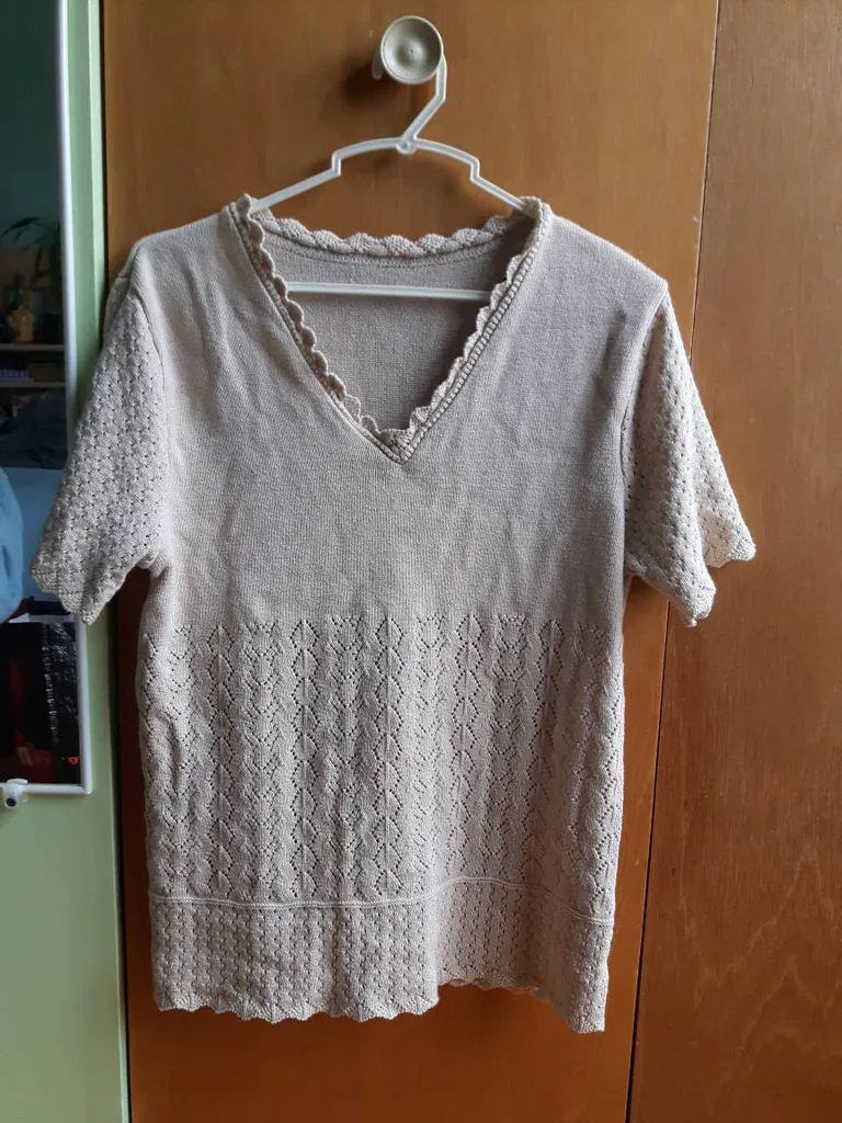 Beige top photo 1
