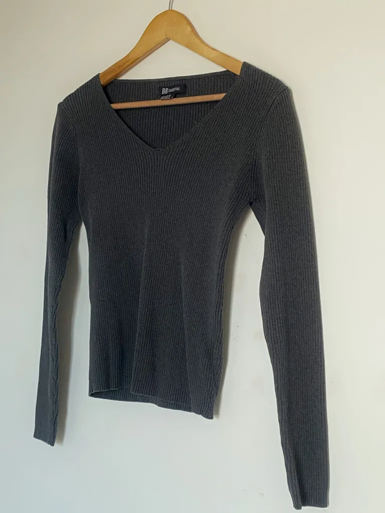 (FREE) Light Sweater photo 1