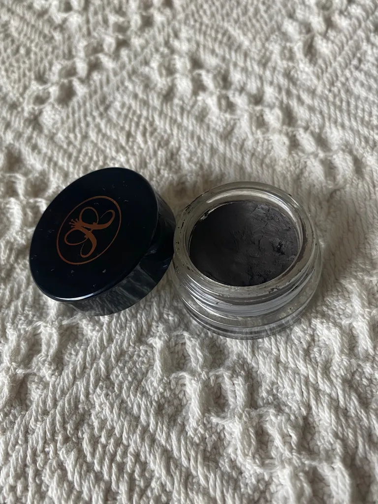 Anastasia Dipbrow Pomade photo 1