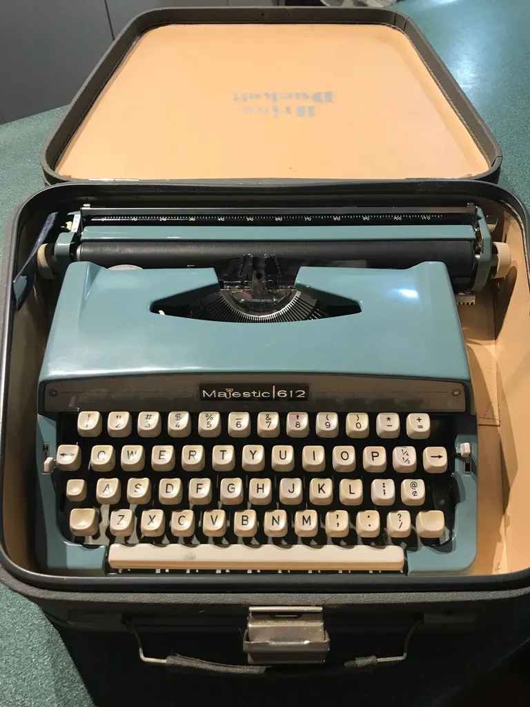 Vintage Majestic Typewriter photo 1