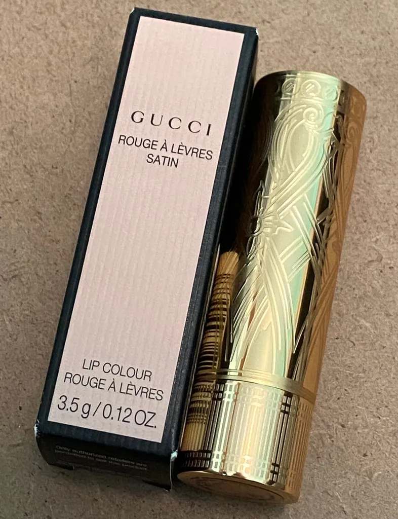 Gucci Lipstick  Satin  Goldie Red Brand new photo 1