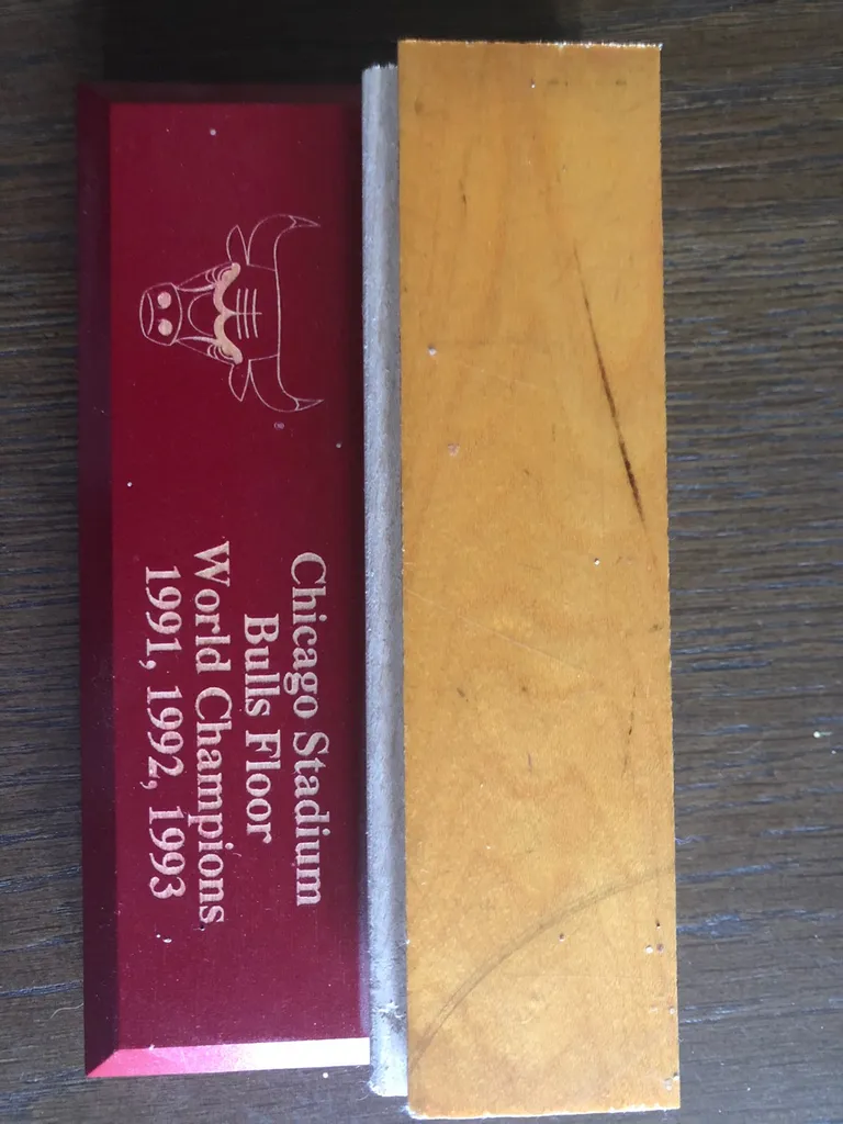 Sports Memorabilia Chicago Bulls Floor photo 1