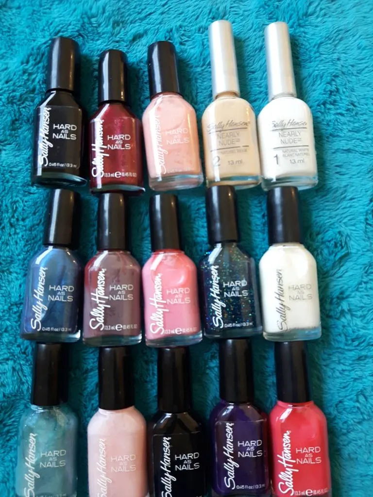 SALLY HANSEN 
HARD AS NAILS photo 1