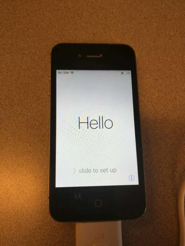 iPhone 4s, 8gb, Minty Condition photo 1