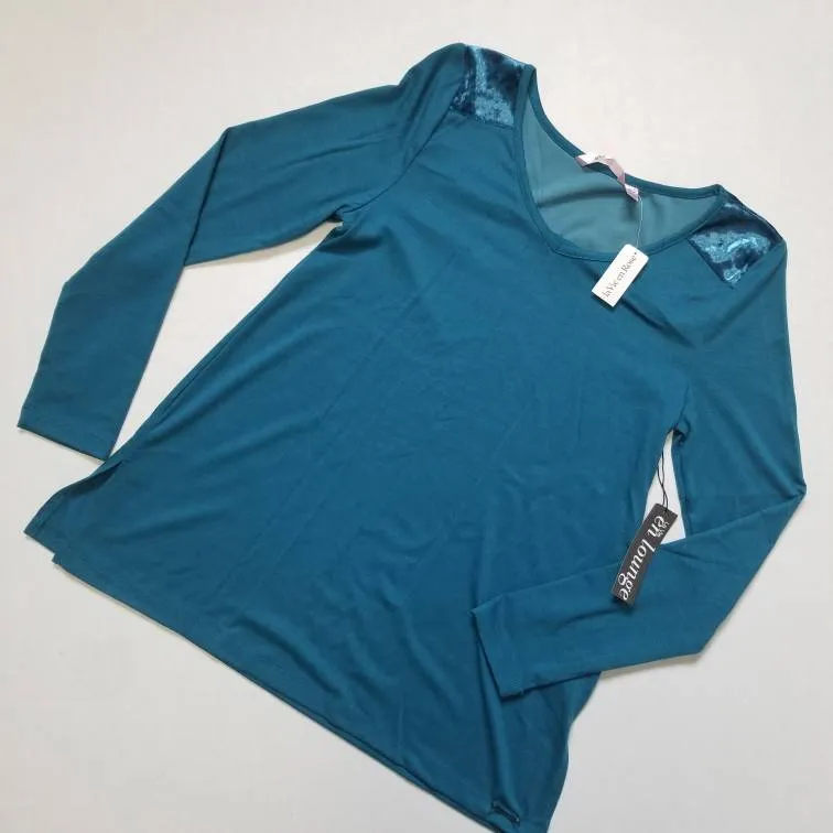 🆕 BNWT Size XS Long Sleeve Tee photo 1