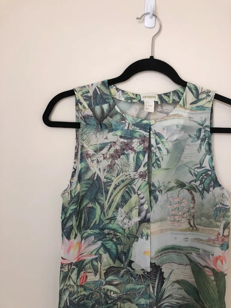 Green Floral Jungle / Tropical Top photo 1