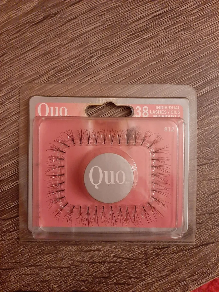 Unopened box of individual lashes photo 1