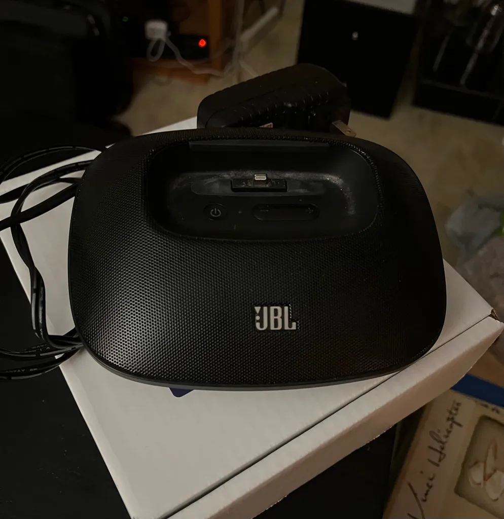 Speaker & Charging Dock For iPhone photo 1